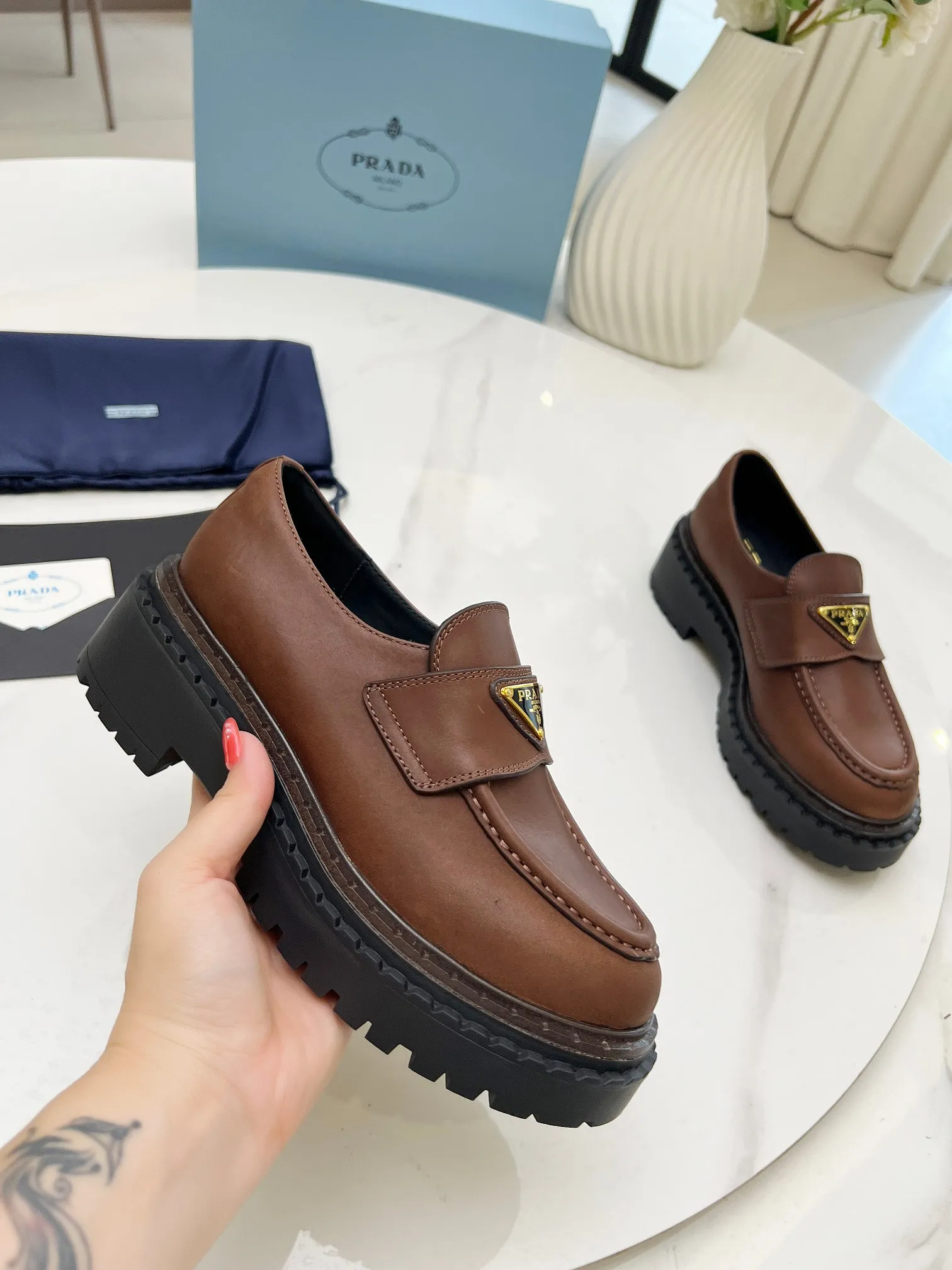 👟👟Ex-factory price 560👟👟 𝐏𝐑𝐀𝐃𝐀#Prada Thick-soled Retro Beef Tendon Triangular Loafers Fashionable Thick-soled Casual Motorcycle Loafers Unique taste, everyone loves them and they are easy to control. They are popular every year. There are also versatile classic shoe lasts that are enough to conquer you. Wear them to increase your height and leisure. It is simple and handsome on the feet. The fabric is imported calfskin, the lining of the foot pads is soft and delicate, the rubber foam original sole, the outsole height is 5CM, the standard code number: 35-40 (41 customized, non-refundable)